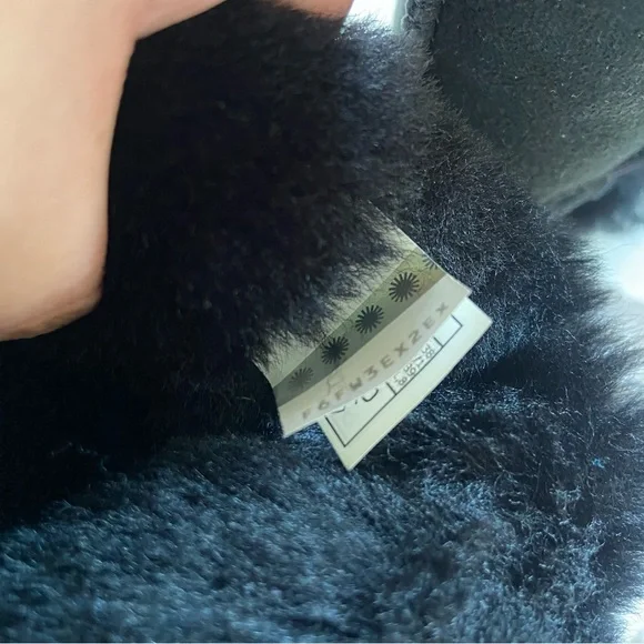 ✨SOLD✨UGG Bailey Button Triplet II Boots - Picture 5 of 11